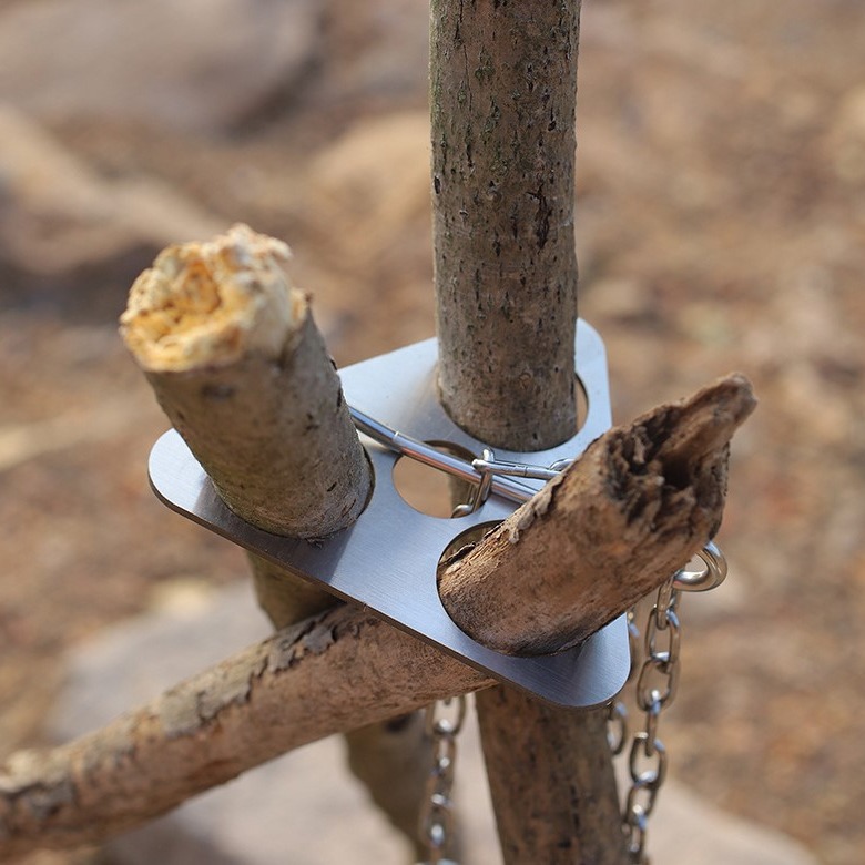 Camp Utensil Set - ขาตั้งสามขาสำหรับตั้งแคมป์ทำจากสแตนเลส พกพาสะดวก ถอดประกอบได้ ใช้แขวนอุปกรณ์ทำอาหารสำหรับเตาบาร์บีคิวกลางแจ้งและเตาไฟ